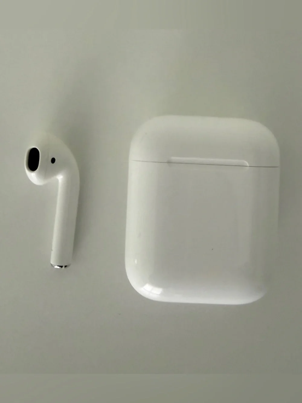 Apple AirPods 2nd Gen: LEFT AirPod + Case w/Box & Cable